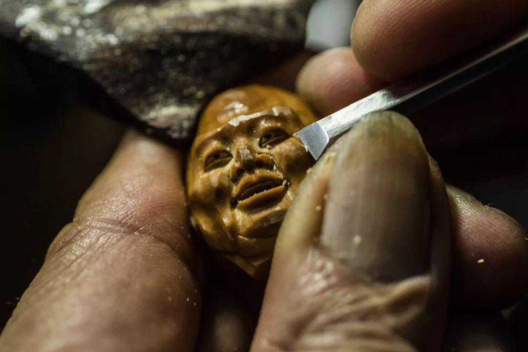 盘了50多年的橄榄核，变紫了！能值多少钱？