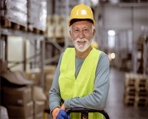 端庄秀丽的瓷器方尊，体现了瓷器艺术的审美