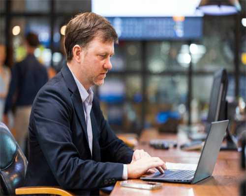 植发都不舍得自己掏钱！获刑的落马正厅：曾收藏省委原书记签名的网球